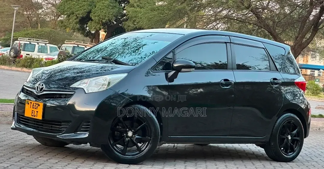 Toyota Ractis 2012 Black