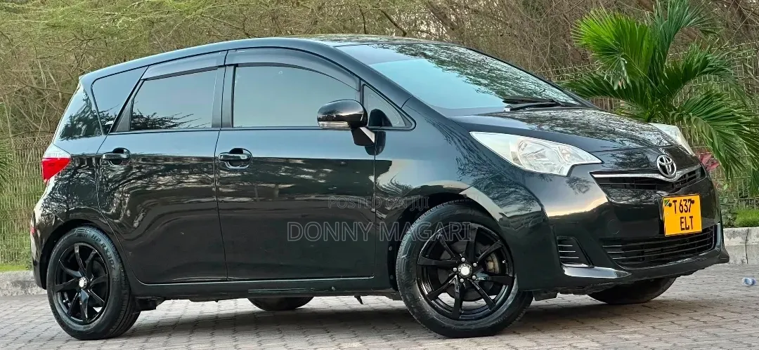 Toyota Ractis 2012 Black