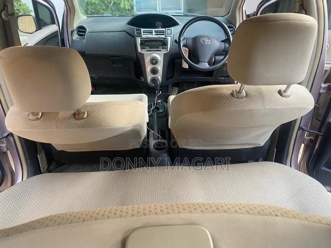 Toyota Vitz 2005 Silver
