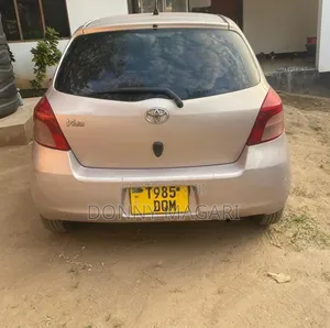 Toyota Vitz 2005 Silver