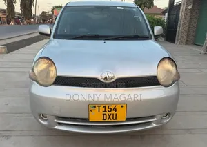 Toyota Sienta 2004 Silver