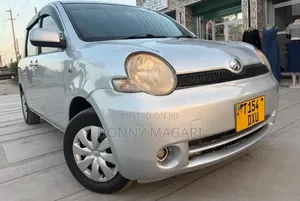 Toyota Sienta 2004 Silver
