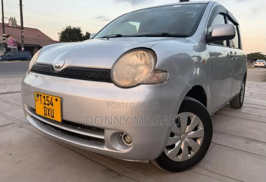Toyota Sienta 2004 Silver
