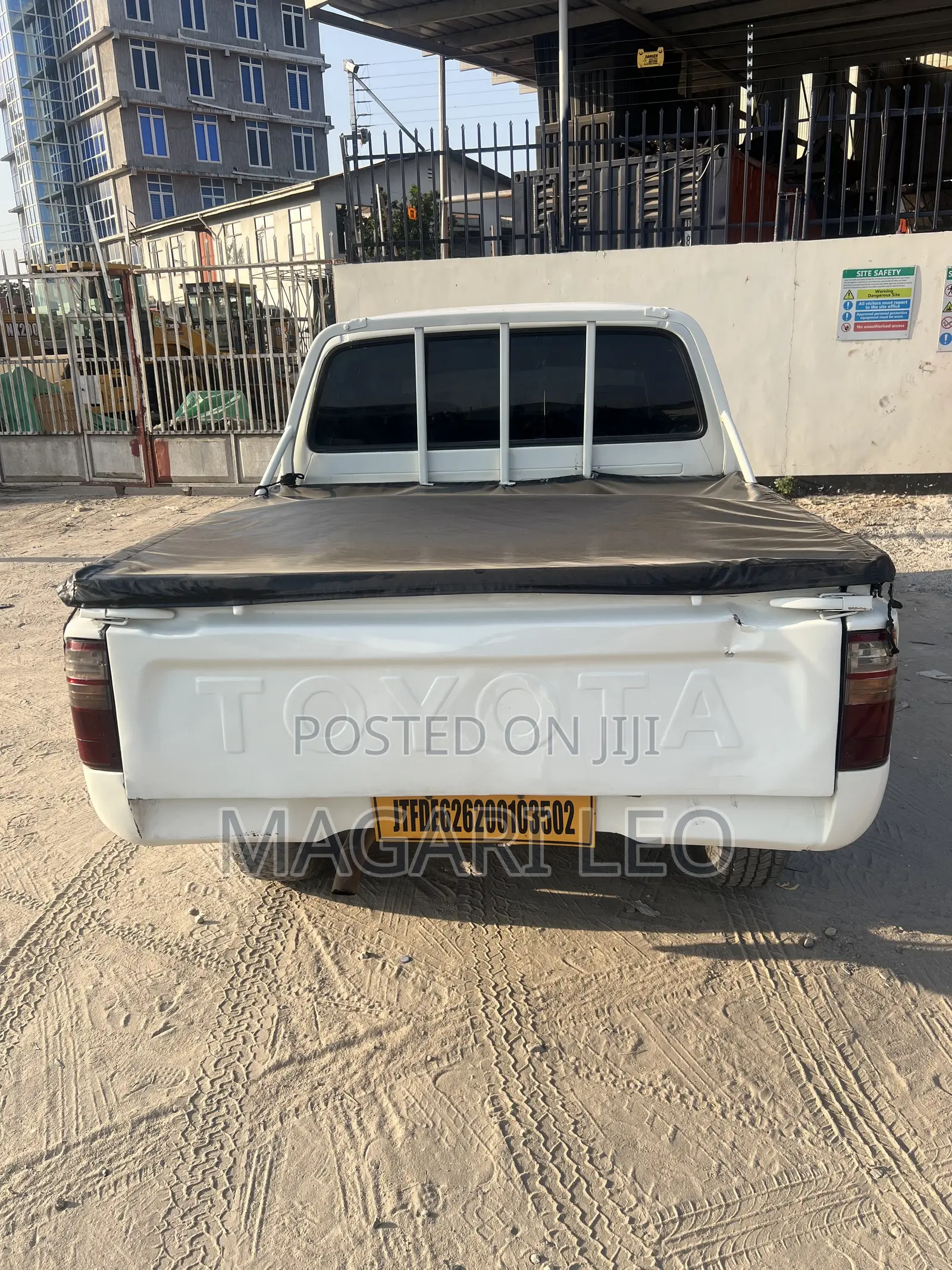 Toyota Hilux 2001 White