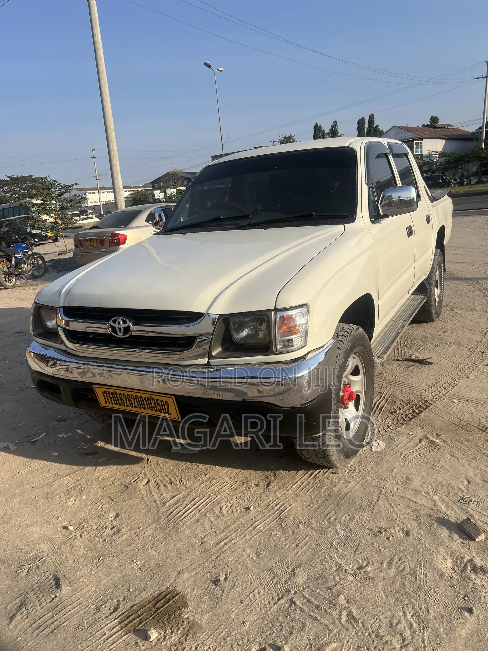 Toyota Hilux 2001 White