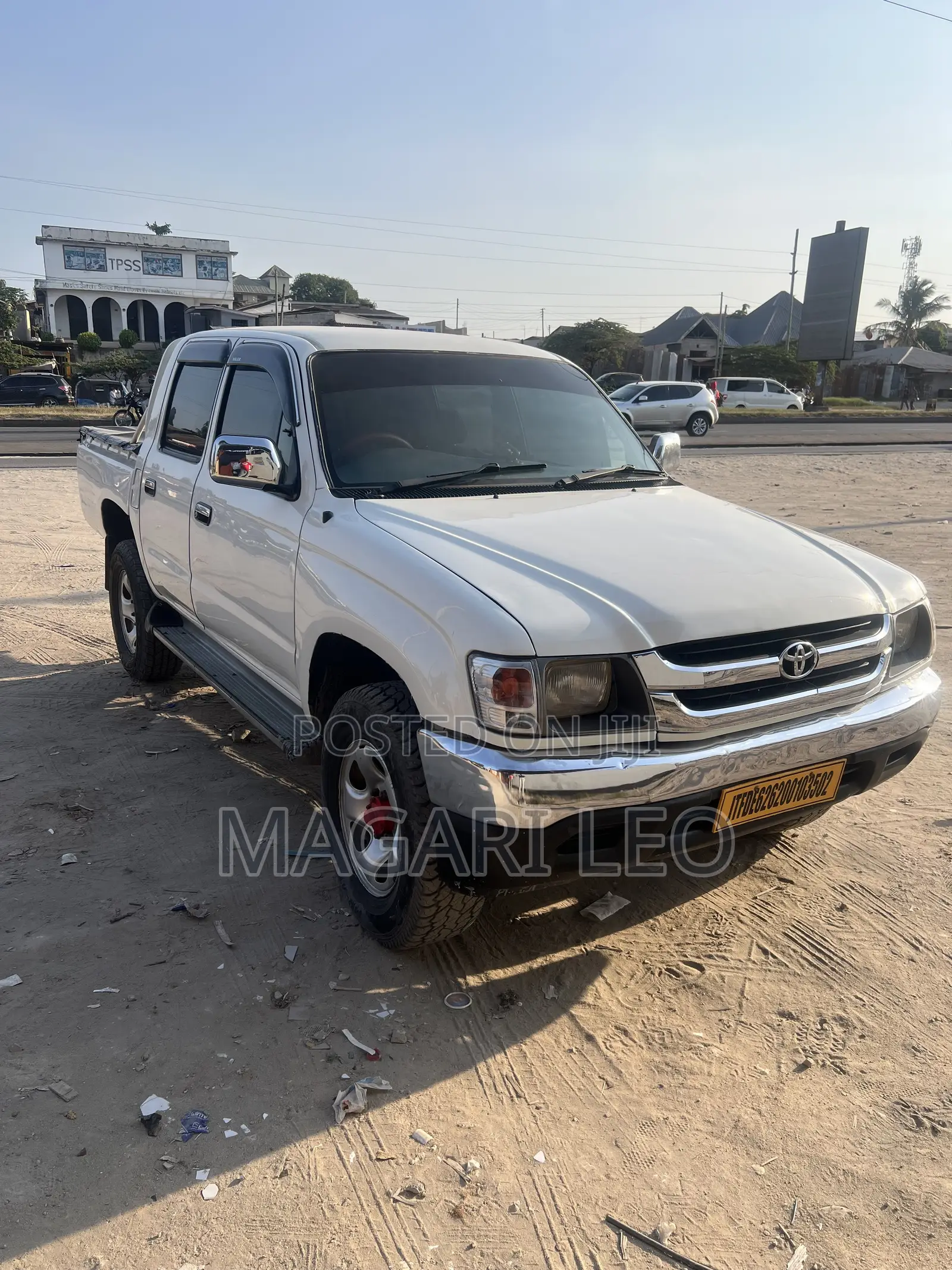 Toyota Hilux 2001 White