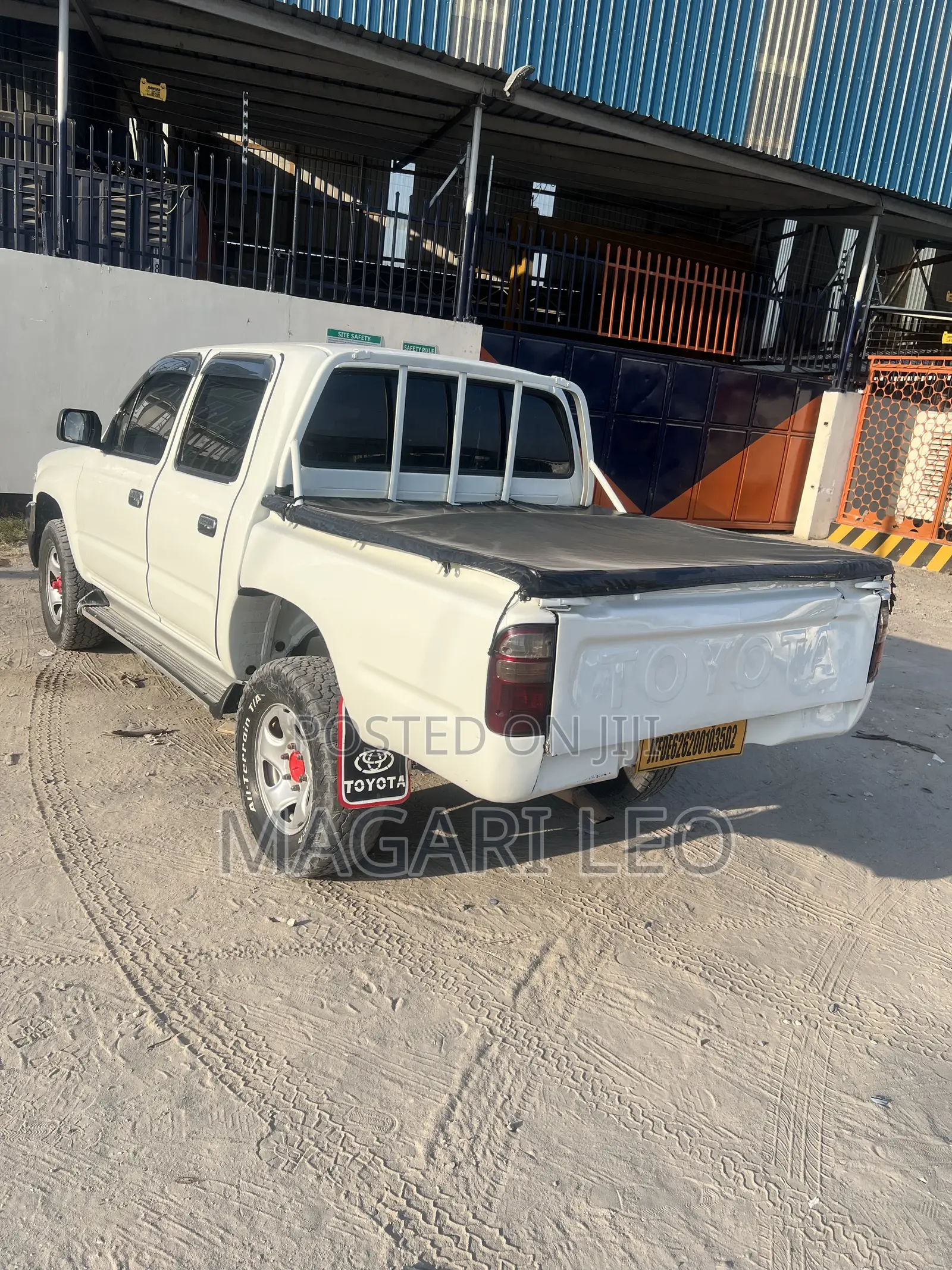 Toyota Hilux 2001 White