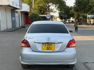 Toyota Belta 2005 Silver