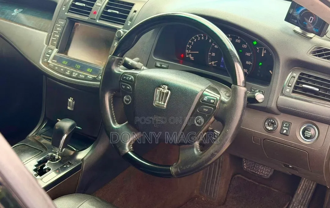 Toyota Crown 2009 Black