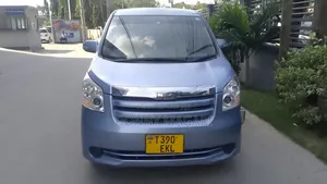 Toyota Noah 2005 Blue