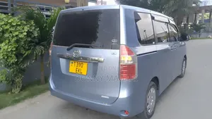 Toyota Noah 2005 Blue