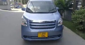 Toyota Noah 2005 Blue