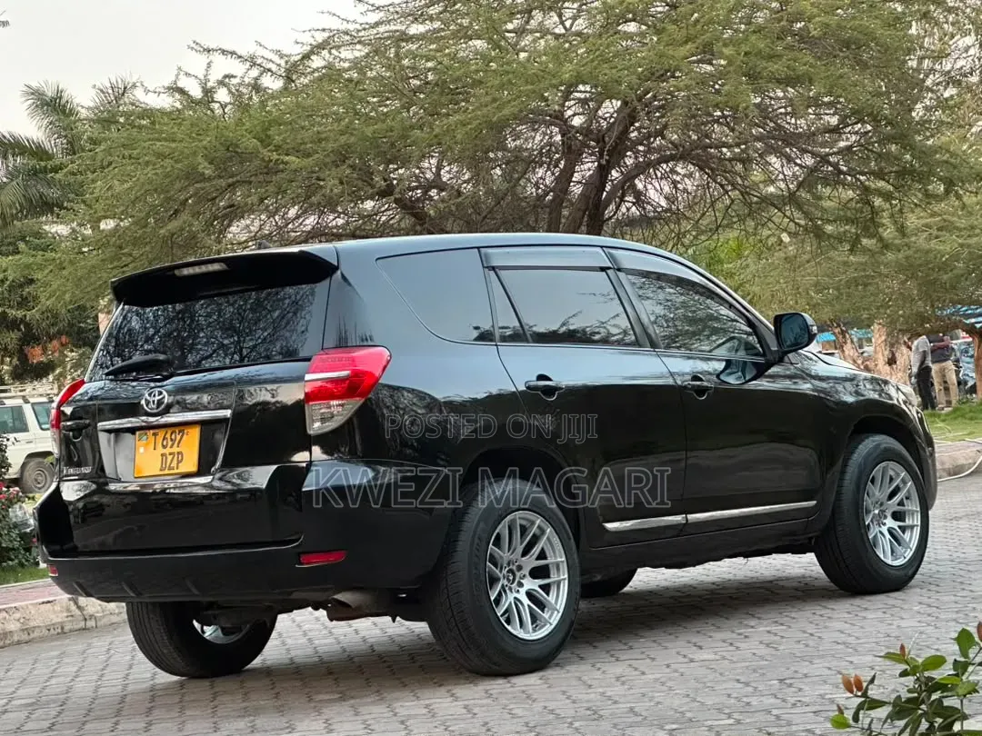 Toyota Vanguard 2010 Black