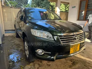 Toyota Vanguard 2011 Green
