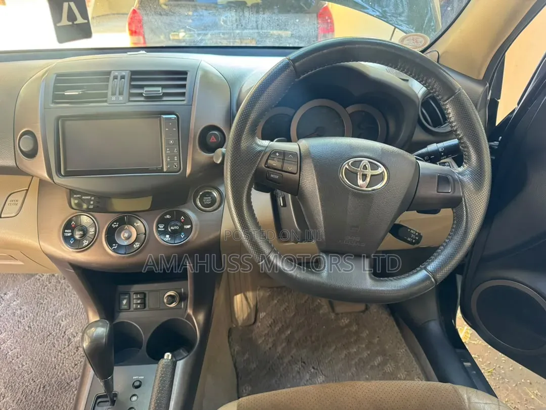 Toyota Vanguard 2011 Green