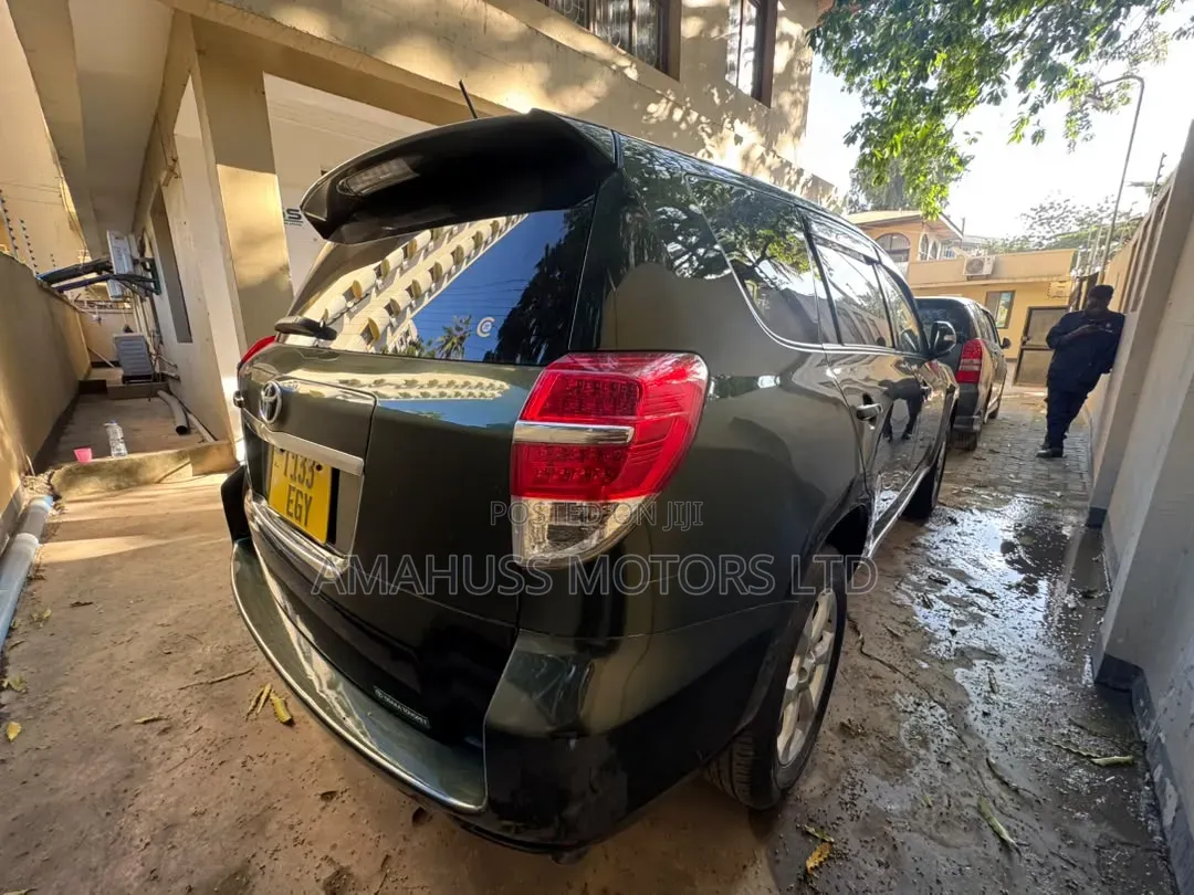 Toyota Vanguard 2011 Green