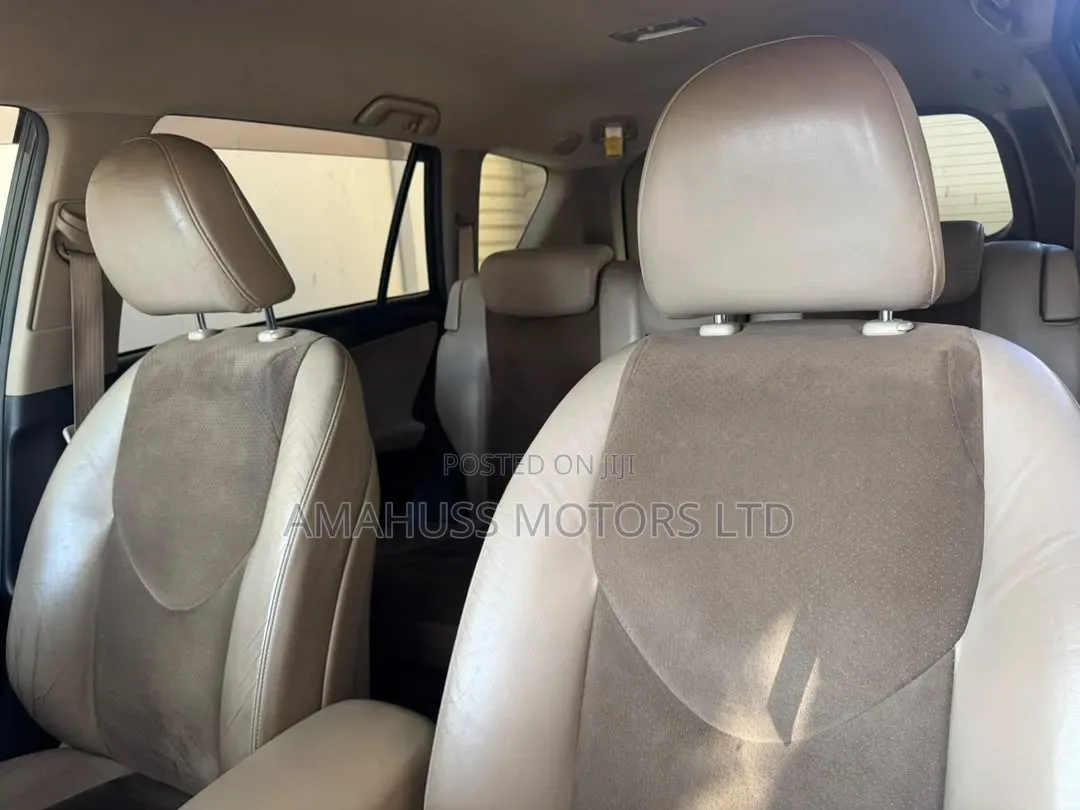 Toyota Vanguard 2011 Green