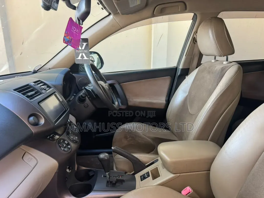 Toyota Vanguard 2011 Green