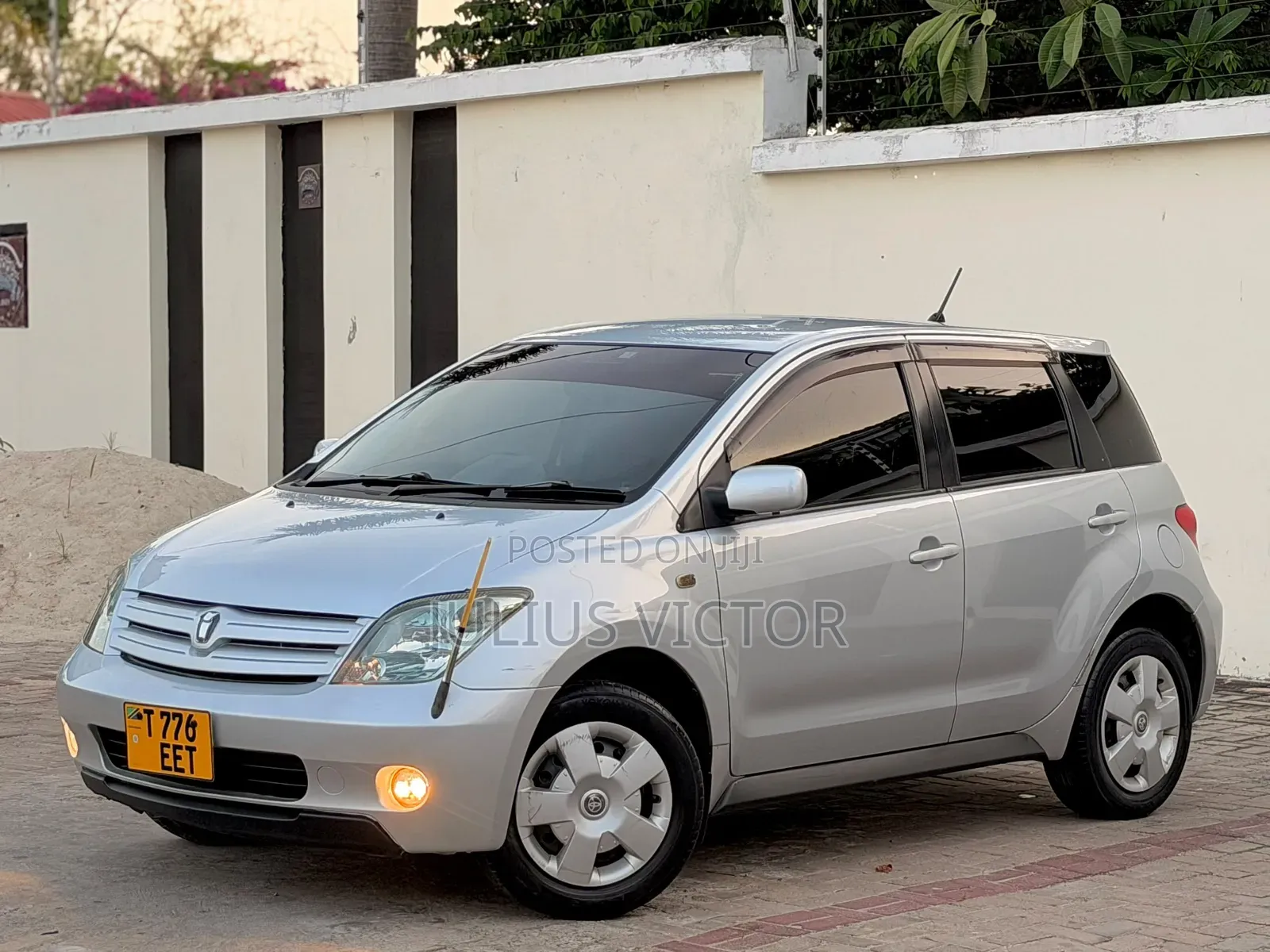 Toyota IST 2004 Silver