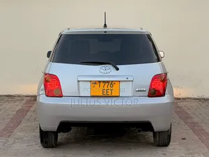 Toyota IST 2004 Silver