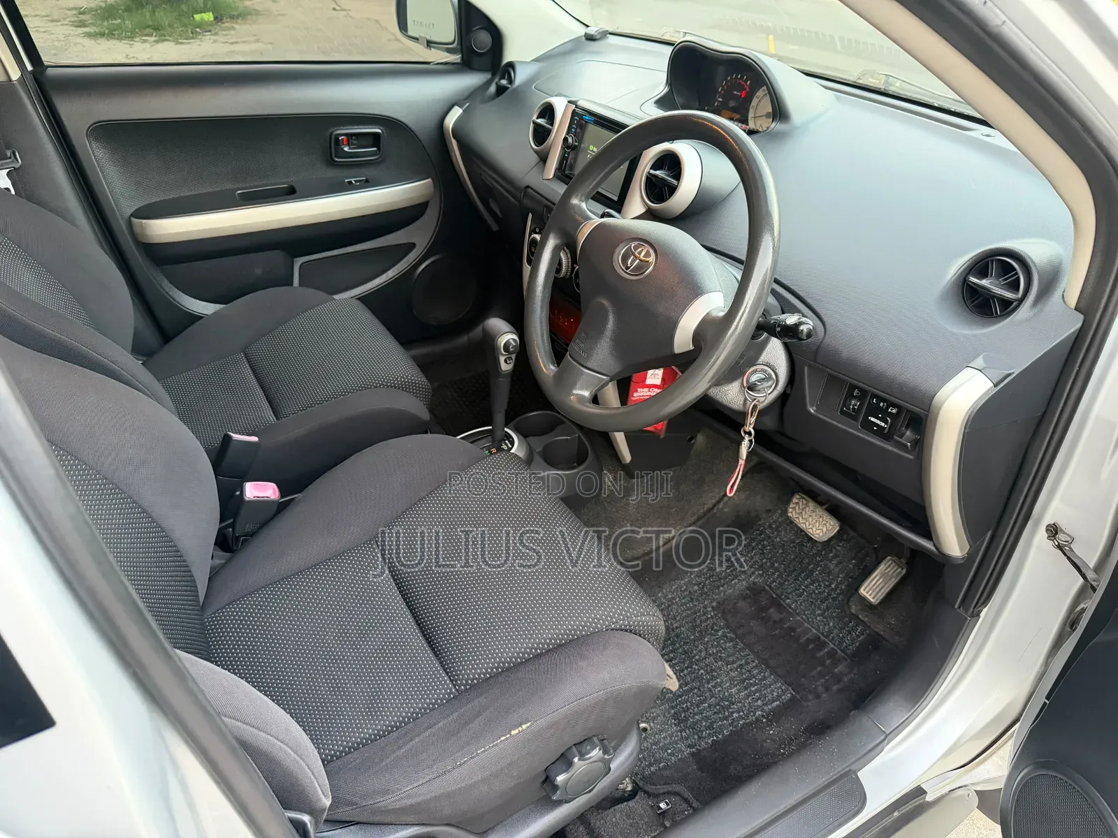 Toyota IST 2004 Silver