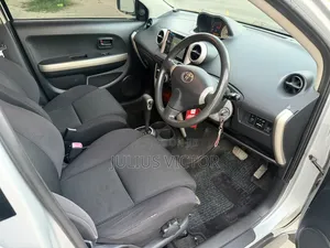 Toyota IST 2004 Silver