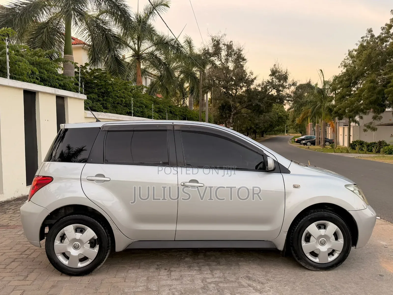 Toyota IST 2004 Silver