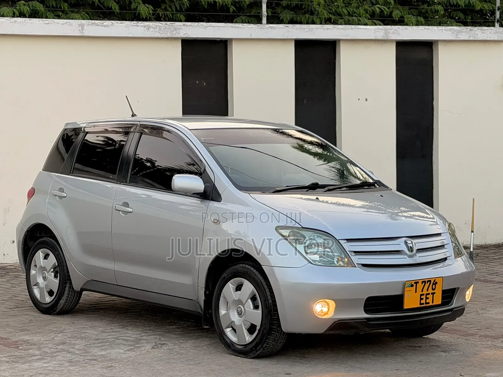Toyota IST 2004 Silver
