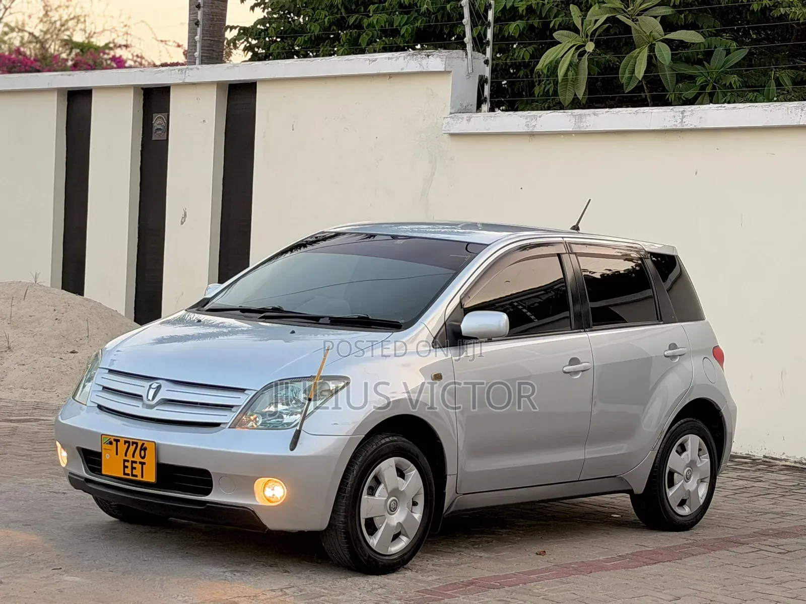 Toyota IST 2004 Silver