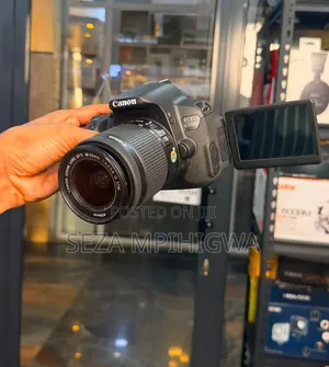 Canon 650D With 18-55mm Lens Screen Touch