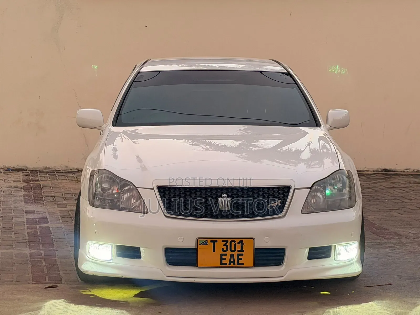 Toyota Crown 2006 White