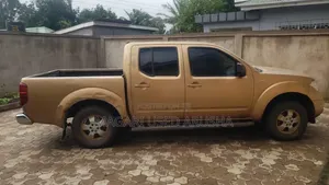 Nissan Navara 2010 Gold
