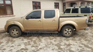Nissan Navara 2010 Gold