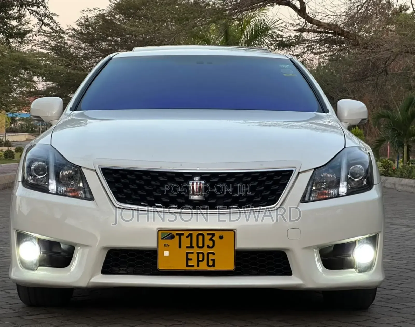 Toyota Crown 2010 White