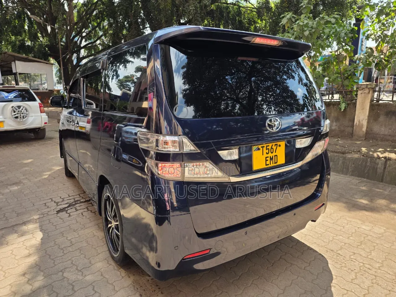 Toyota Vellfire 2010 Blue