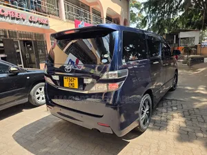 Toyota Vellfire 2010 Blue