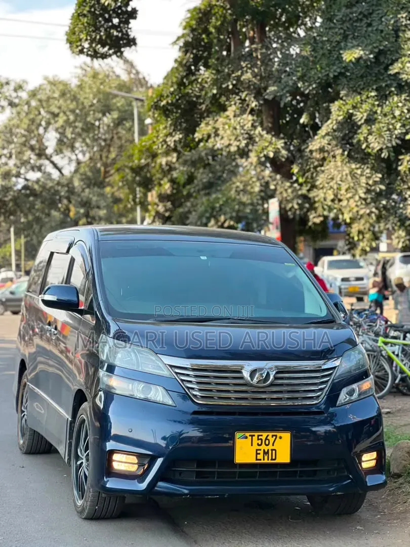 Toyota Vellfire 2010 Blue