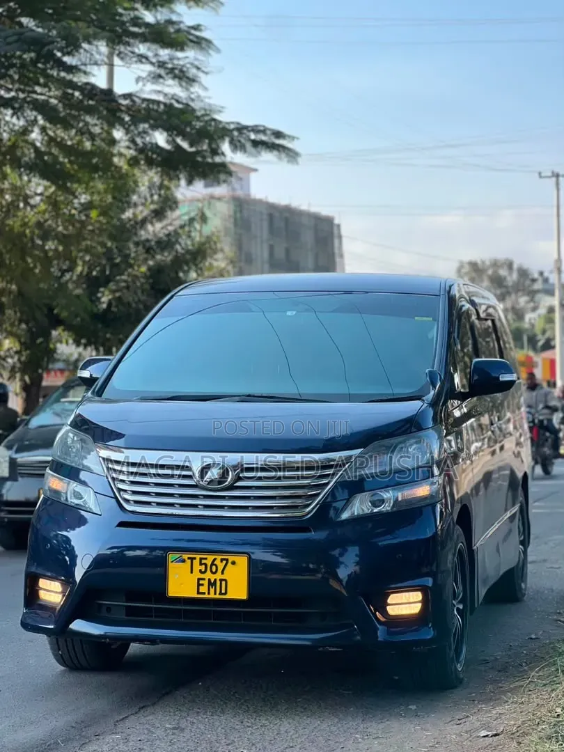 Toyota Vellfire 2010 Blue