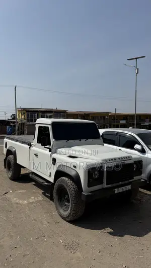 Land Rover Defender 2010 White