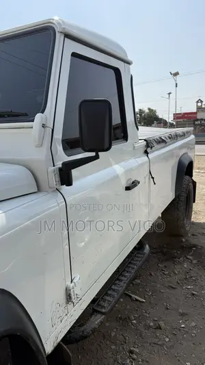 Land Rover Defender 2010 White