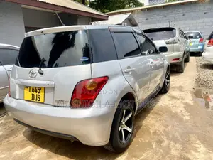 Toyota IST 2003 Silver