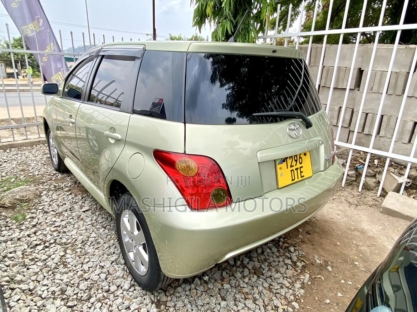 Toyota IST 2004 Gold