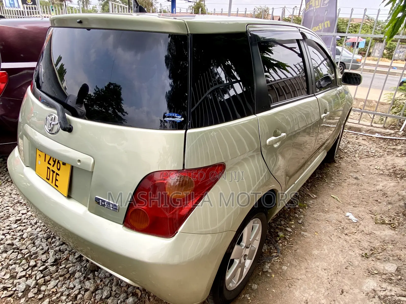 Toyota IST 2004 Gold
