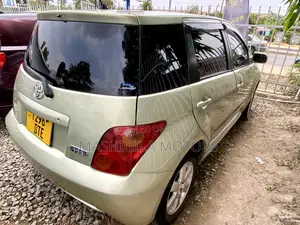 Toyota IST 2004 Gold