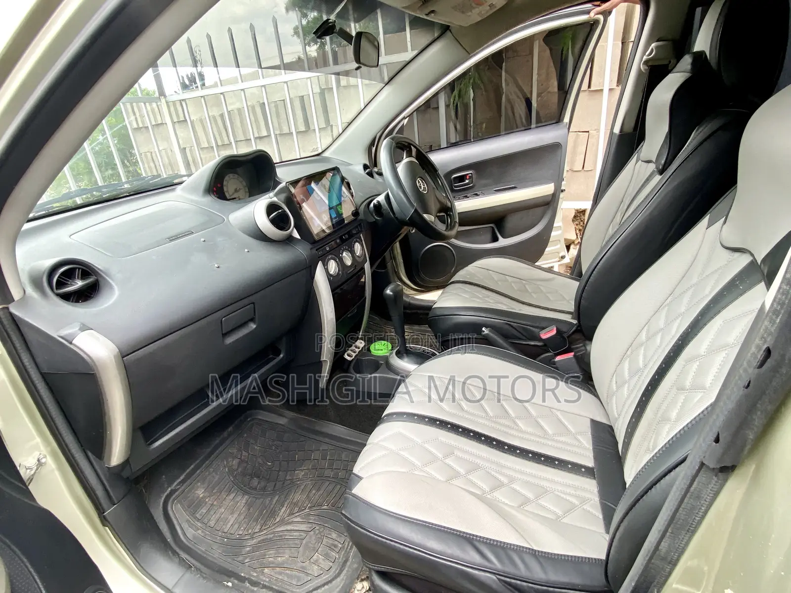 Toyota IST 2004 Gold