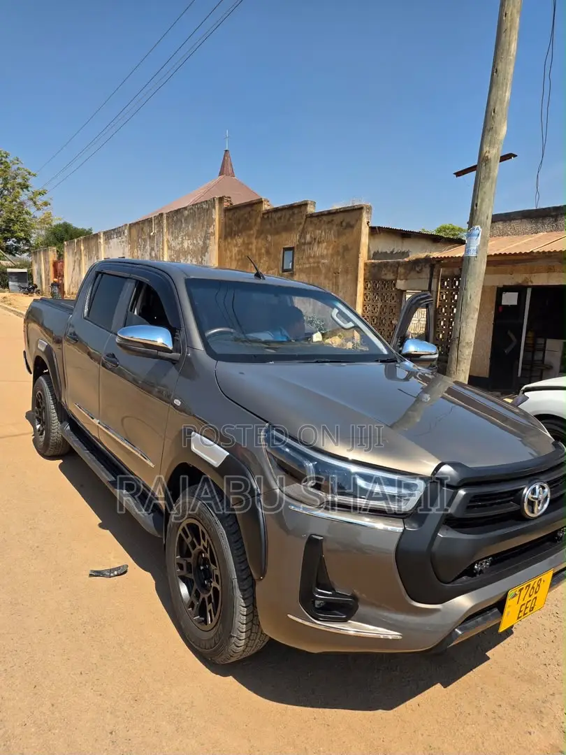 Toyota Hilux Revo Double Cab Deisel 2.8 AWD 2019 Gold