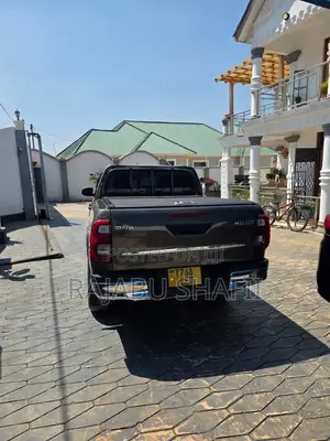 Toyota Hilux Revo Double Cab Deisel 2.8 AWD 2019 Gold