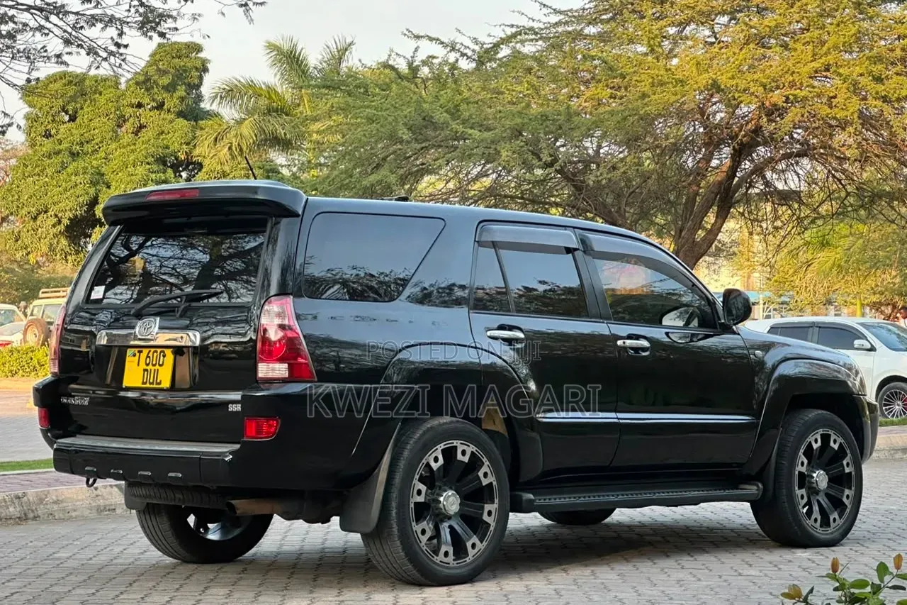 Toyota Hilux Surf 2004 Black
