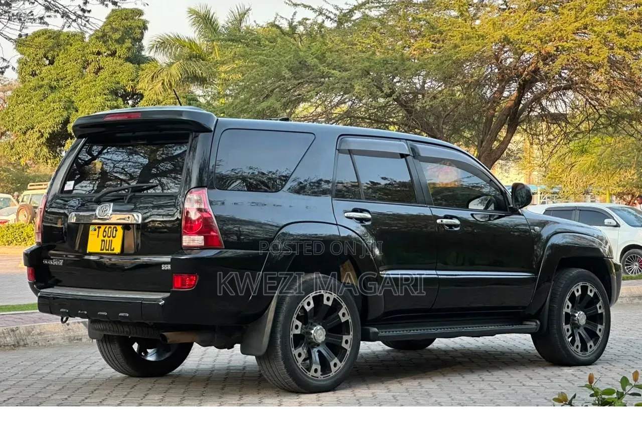 Toyota Hilux Surf 2004 Black
