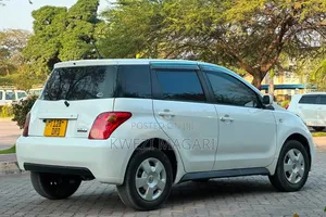Toyota IST 2004 White